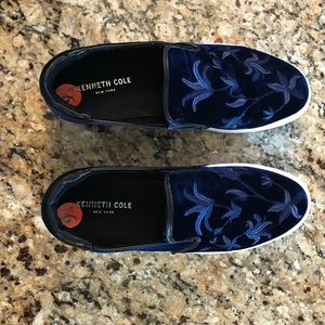 Kenneth Cole Alesy Platform Blue Velour